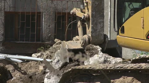 Close-up shoot of excavator spoon grabbing some rubble on the construction si Stock Footage 236343741