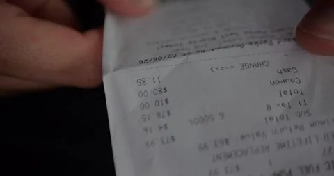Close-up of Shopper Hands Holding and Reading... Vidéo 329253729