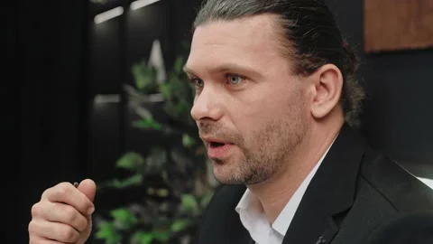 Close-up shot of advisor salesman talking, giving consultation in dark office 스톡 동영상 166968853