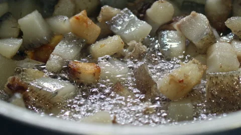 Close-up shot of boiling pork fat. Vídeos de archivo 279136068