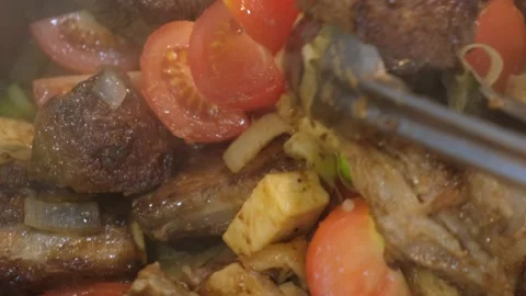 Close up shot of chef hand cooking meat in a frying pan. Cooking pork belly on a Vidéo 221837050