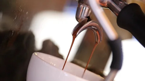 Close up shot, Coffee flows from the coffee maker into the cup 動画素材 128595315