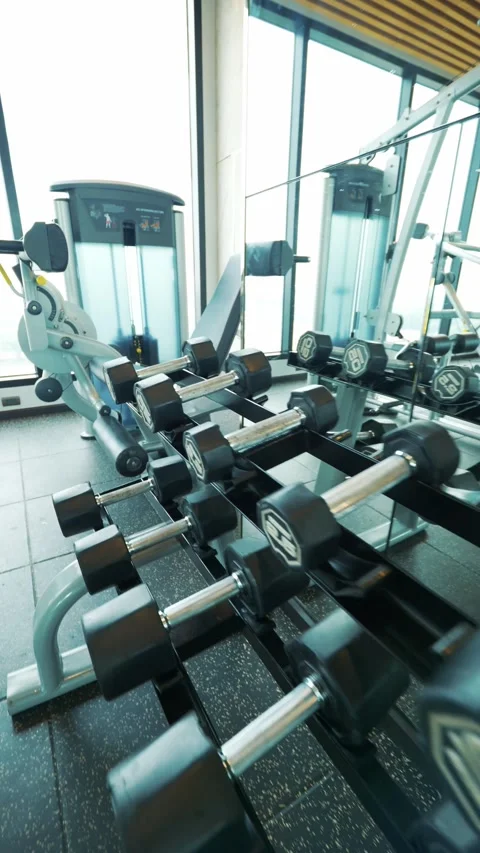 Close-up shot of a dumbbell rack with modern weightlifting equipment inside a Stockbeeldmateriaal 347566871