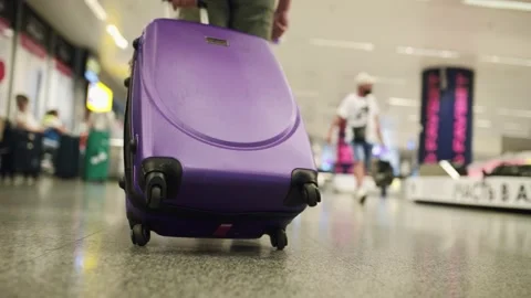 Close up shot of egs with the baggage walking to the airport terminal. Stock-Footage 172327744