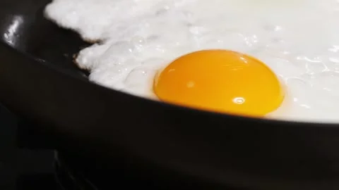 Close-up shot of frying egg in a pan Video stock 243100402