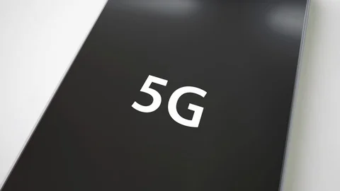 Close up shot of generic smartphone screen showing flashing 5g symbol. 動画素材 119184969