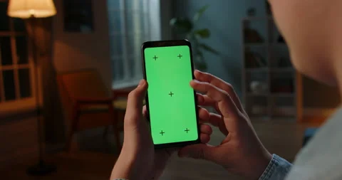 Close up shot of guy using his smart phone with mock up green screen at night Stock-Footage 133127996