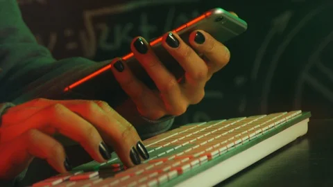 Close up shot of hacker hands Vídeo Stock 128747666