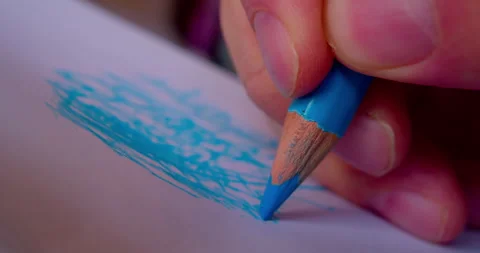 Close-up shot of hand drawing abstract pattern 動画素材 321533923