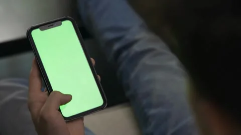 Close Up Shot of Hand of Man Holding his Smartphone with Green Screen click Stock-Footage 336585720