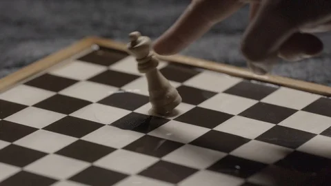 Close shot on a hand taking down the queen on a chessboard Slow motion at 200Fps 스톡 동영상 103547635