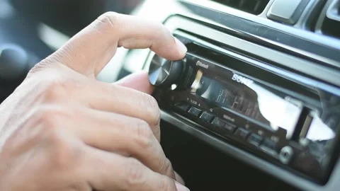 Close up shot of a hand turning the volume knob of the Car Stereo 库存影片 140271885