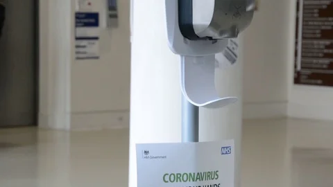 Close shot, hands taking gel sanitizer from dispenser Video stock 126299286