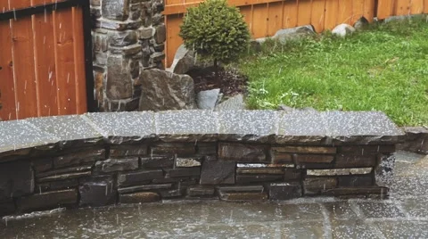 Close Up shot of heavy Hail Falling on the Cabin Porch. SLOW MOTION 120 fps. Vídeo Stock 66756009