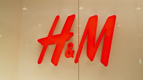 H M fashion retail store on Queen Street. Stock Video Pond5