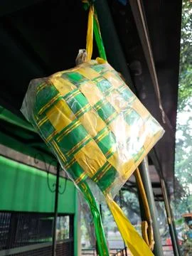 Close-up shot of a large decorative replica of an Indonesian ketupat, woven.. 스톡 사진
