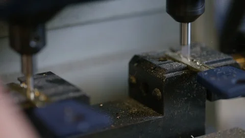 Close shot of locksmith cutting a new key in the workshop Видео 102241453