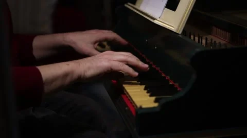 Close shot of a man playing a harpsichord solo Video stock 152138917