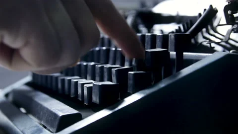 Close up shot of man typing on old vintage retro typewriter 스톡 동영상 122989764