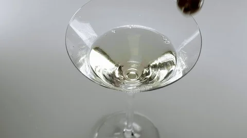 Close up shot of martini cocktail with olive - a classic drink 動画素材 80743512