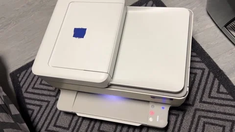 A close-up shot of a modern multifunction household printer feeding a clean.. 動画素材 321936731