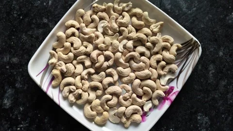 Close-up shot of nutritious cashew kernels, perfect for a healthy diet 스톡 동영상 326021537
