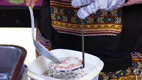 A close-up shot of a person preparing crispy lotus blossom cookies or dok j.. Vídeo Stock 333038881