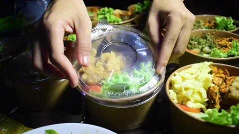 A close-up shot of preparing the rice bowl. A view of a rice bowl seller ma.. Stock Footage 273166608