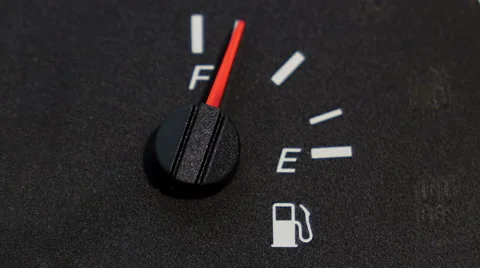 Close up shot of real dashboard and car fuel gauge quickly drops from full to Stockbeeldmateriaal 61628772