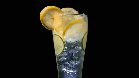 CLOSE UP SHOT ROTATING LEMON LIME SODAWATER 動画素材 93971568