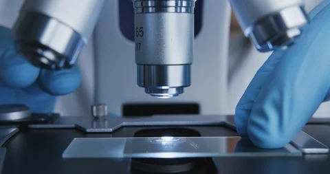 Close-up shot of sample slide and microscope. Vídeo Stock 120728716