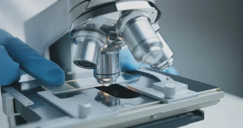 Close up shot of the scientist studies examining of test sample under the 库存影片 121615588