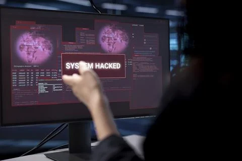 Close up shot of security breach notification on monitor in data center Foto stock