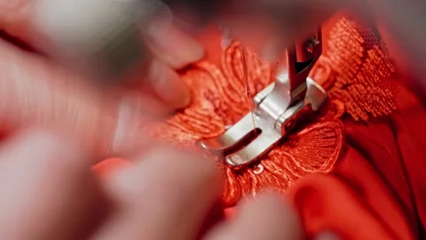 Close up shot of sewing machine needle with red thread moving up and down t.. Видео 337476385