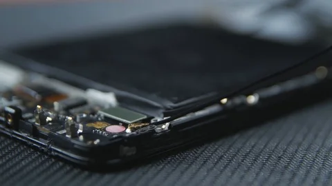 Close-up shot showing the process of cell phone repairing. Hands of repairer  库存影片 113398787