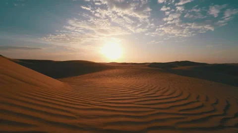 Close shot of the side of a large dune in the Arabian desert Vídeo Stock 55517163