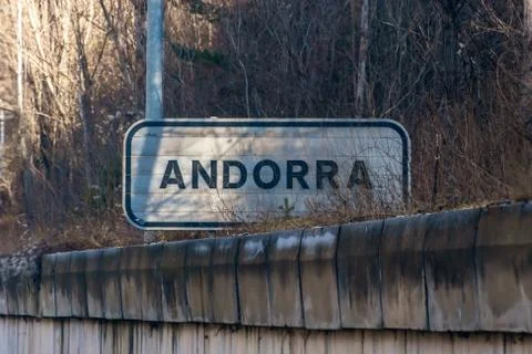 A close-up shot of the sign at the border between Spain and Andorra when ente Foto stock
