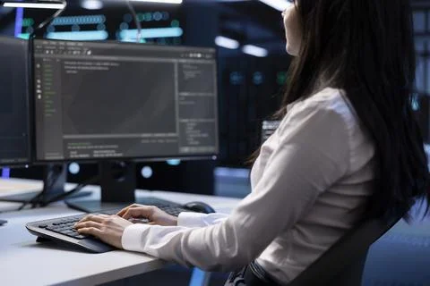 Close up shot of software developer in data center typing on keyboard Foto stock