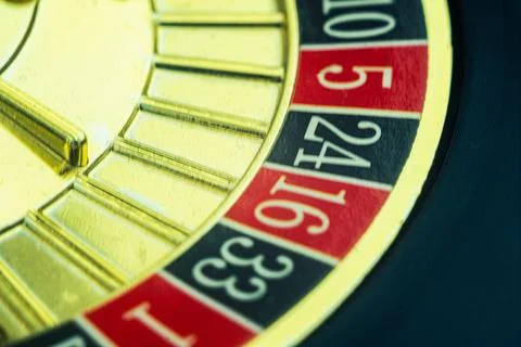 Close up shot of a spinning roulette. Presentation of a luxury casino roulett Stockfoto's