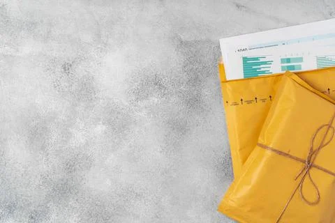 Close up shot of stack of padded mailing envelopes Foto stock