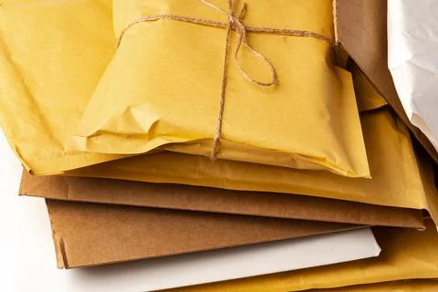 Close up shot of stack of padded mailing envelopes Foto stock