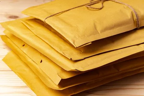 Close up shot of stack of padded mailing envelopes Foto stock