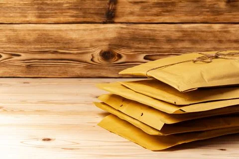 Close up shot of stack of padded mailing envelopes Foto stock