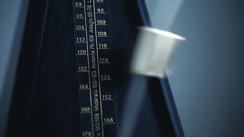 Close-up shot of vintage metronome Vidéo 85136879