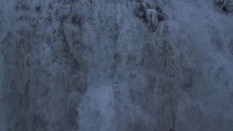 Close shot of waterfall Gullfoss in winter slow motion Vidéo 81793175