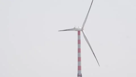 Close shot of wind energy tower rotating fan Video stock 151911017