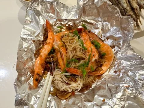 Close up on a shrimp prawn beef thin rice noodle spicy soup Stock-Fotos