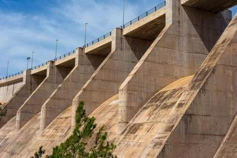 Close side bottom view of a dry concrete river dam from below Stock Photos