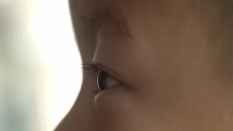 Close-up Side Profile of Baby Eye Looking Left in Soft Light Vídeos de archivo 334639370