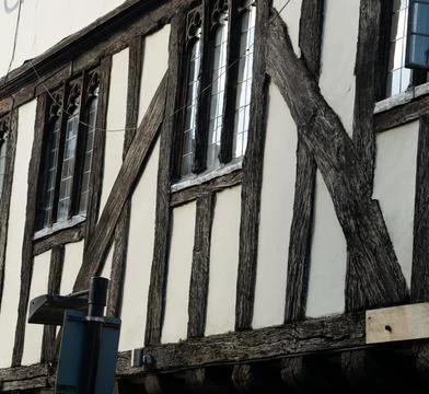 Close up side of Tudor timber framed cottage house with tall windows at Saffr Foto stock